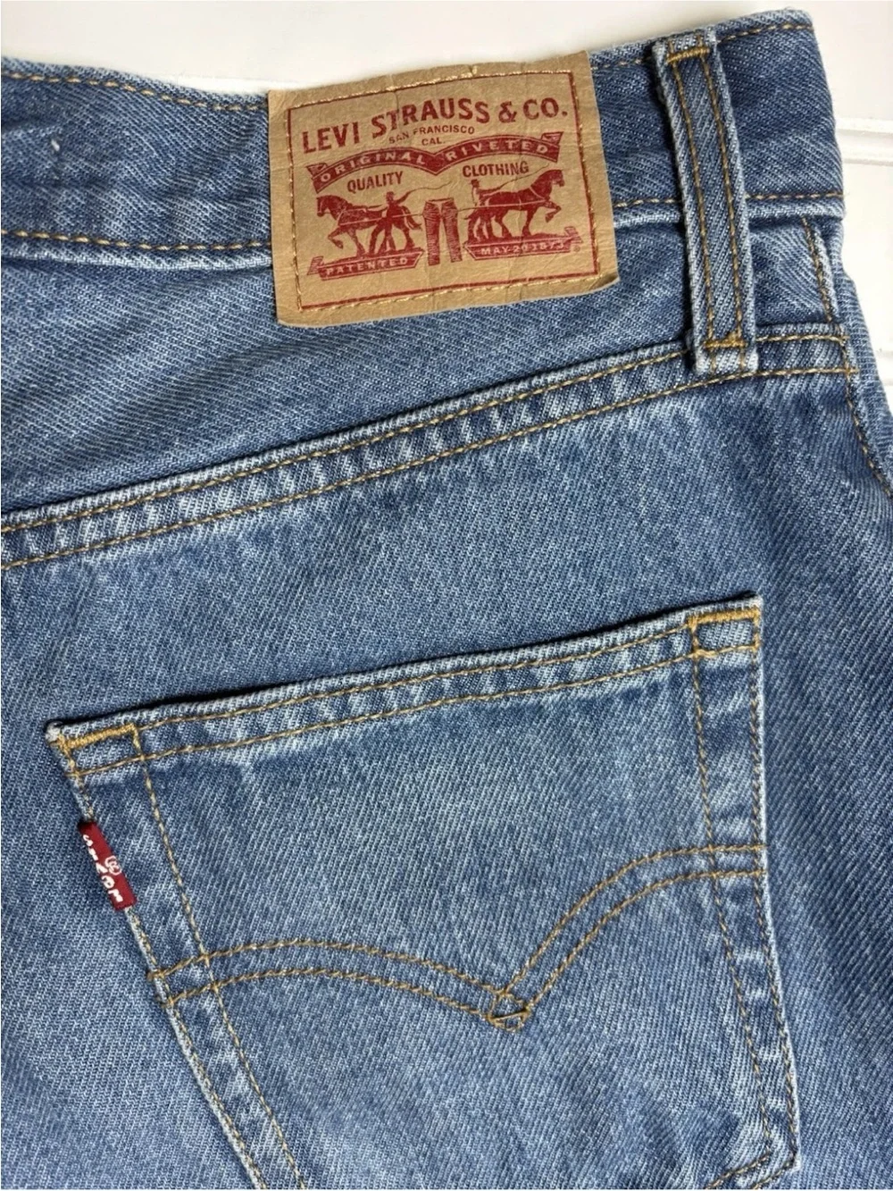 Levis '94 Baggy Jeans size 25 Medium Wash Relaxed Fit Straight Leg Mid Rise
